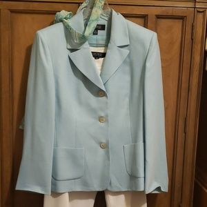 Kasper Pants suit adorable.